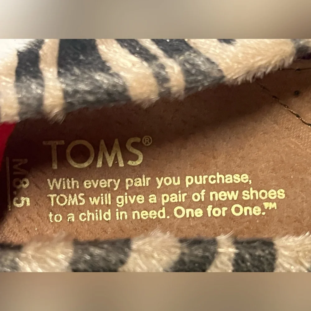 Toms animal print/ tiger/ zebra pattern loafers. Calf hair, arch support. Sz 9